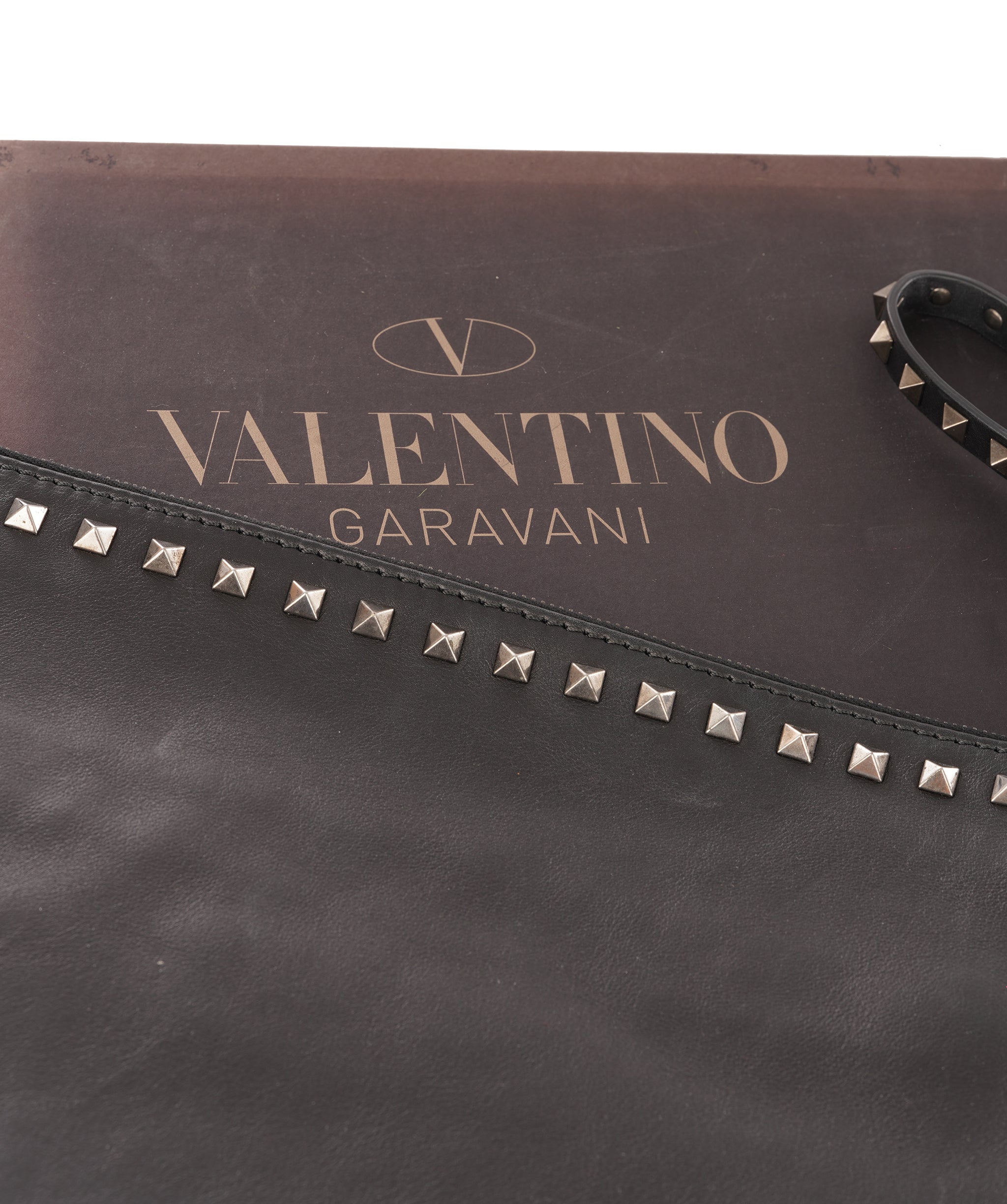 Valentino Garavani Rockstud Leather Pouch Clutch ALC4349
