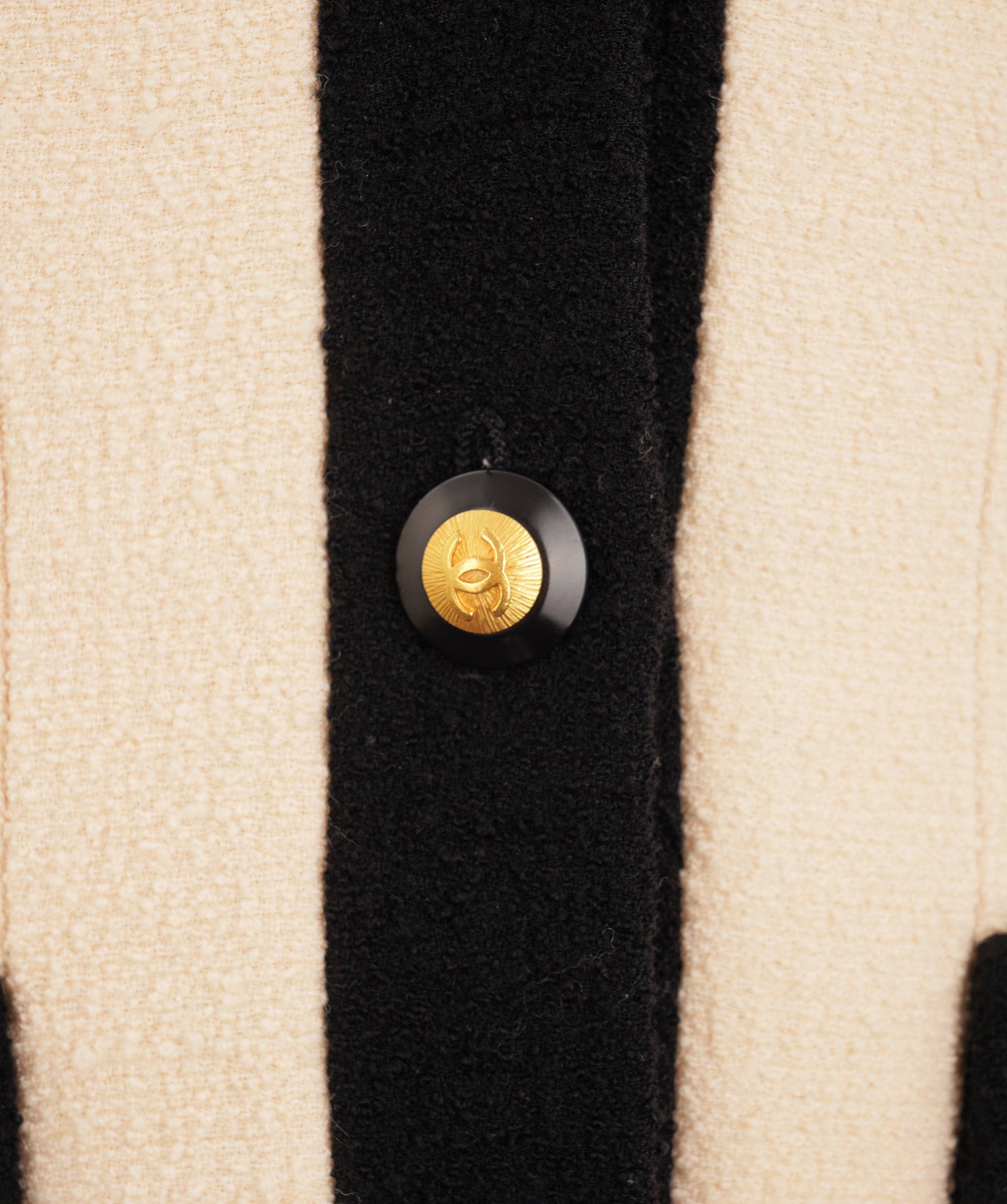 Chanel 1993 Autumn Black And Cream Tweed Skirt Suit Size 40 ALTC1004