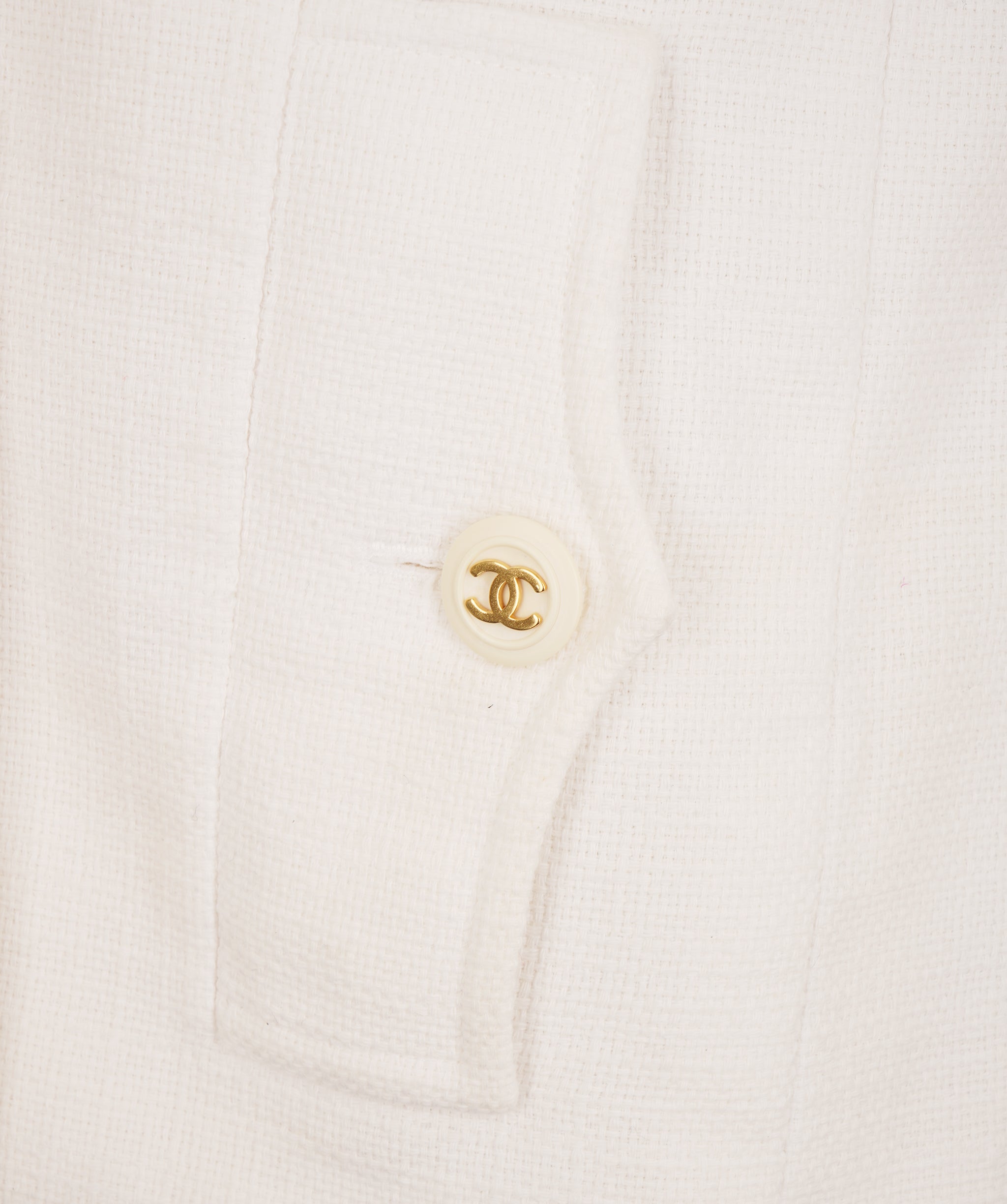 Chanel Boutique Double Breasted White Tweed Jacket with Gold CC Buttons Fits 36/38 ALTC1005
