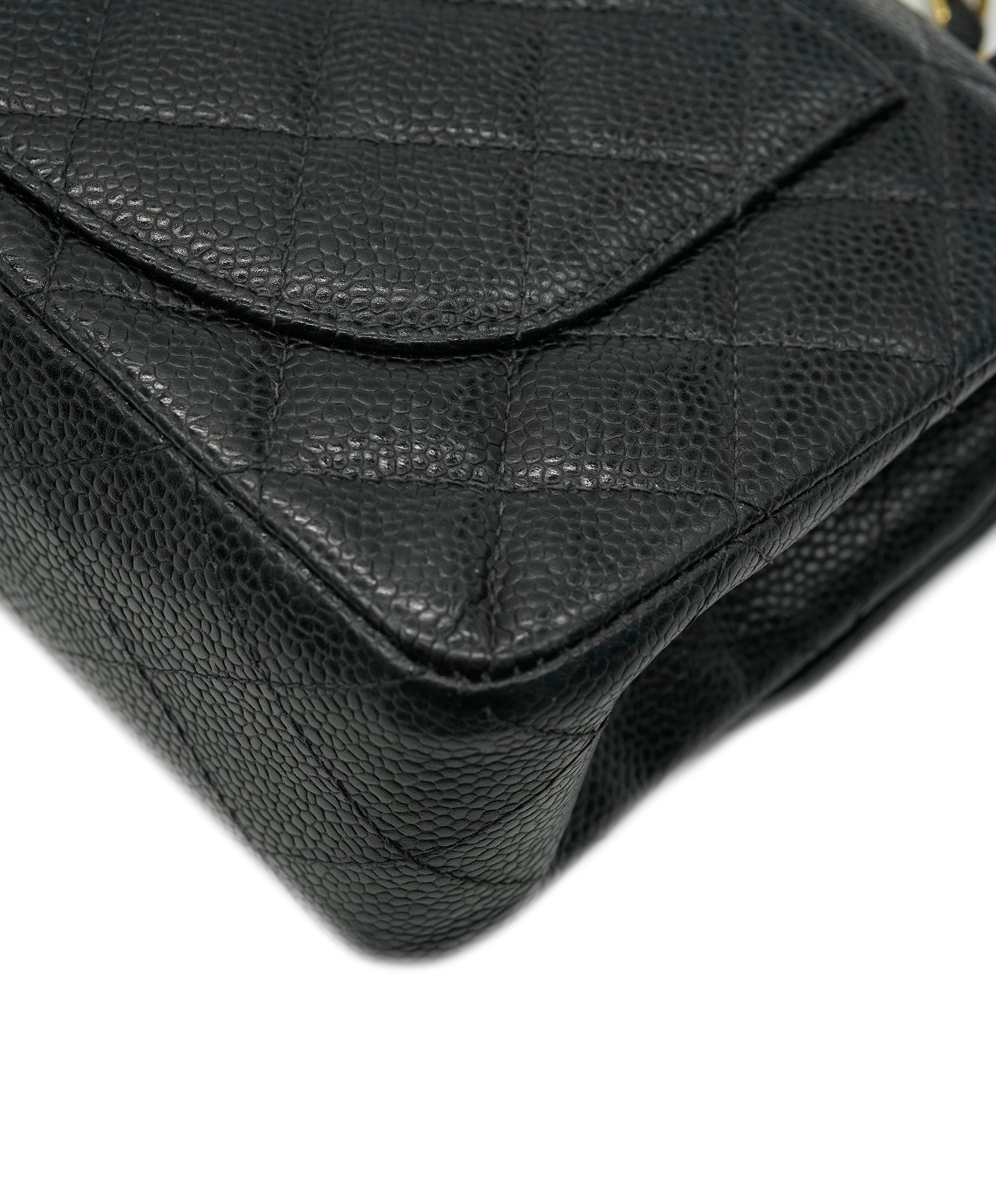 Chanel small black caviar vintage bag AKC0088