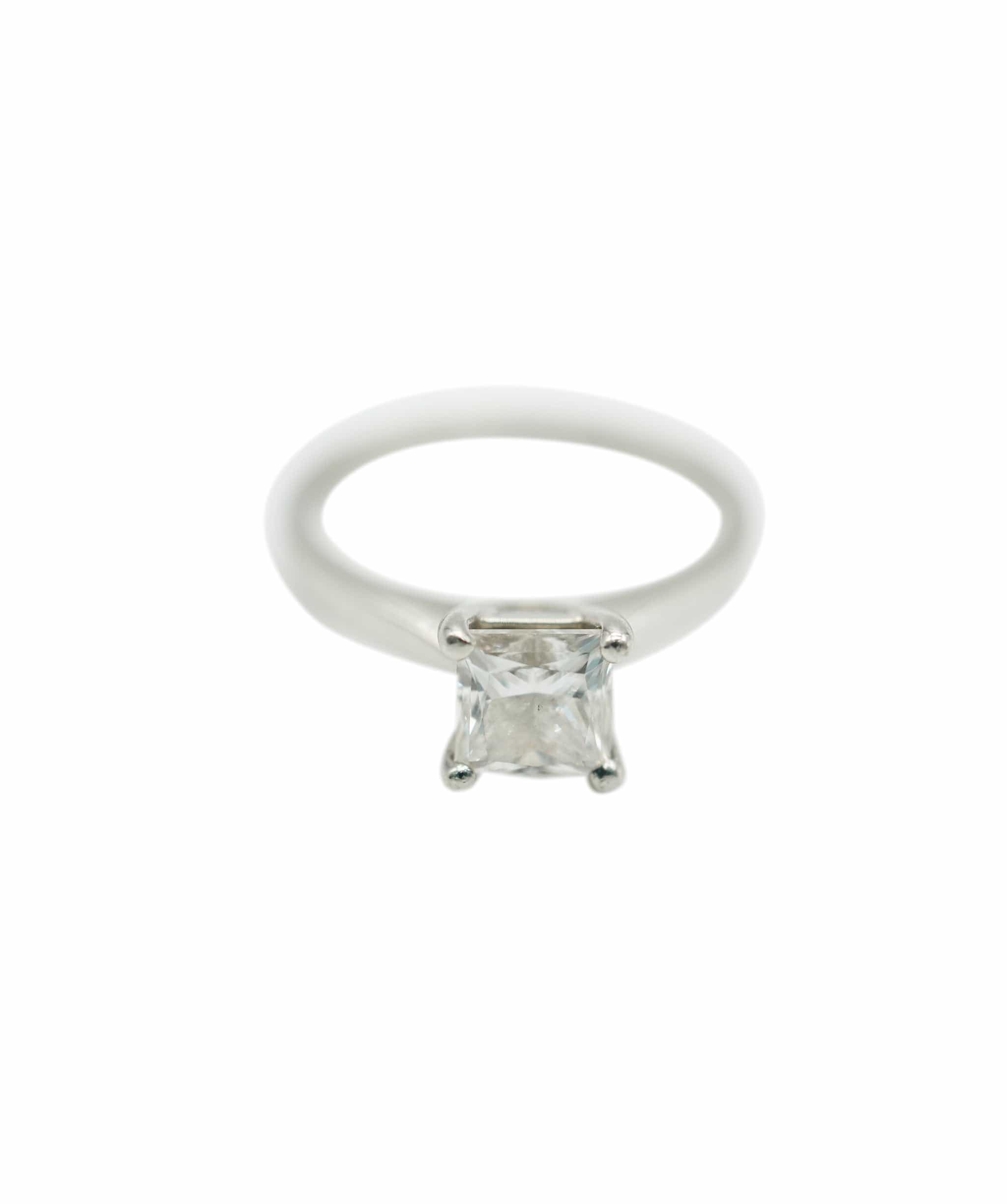 Luxury Promise Princess-cut diamond ring, apx 0.90ct, mounted in platinum Estimated grading: SI1 / H AHC 1039