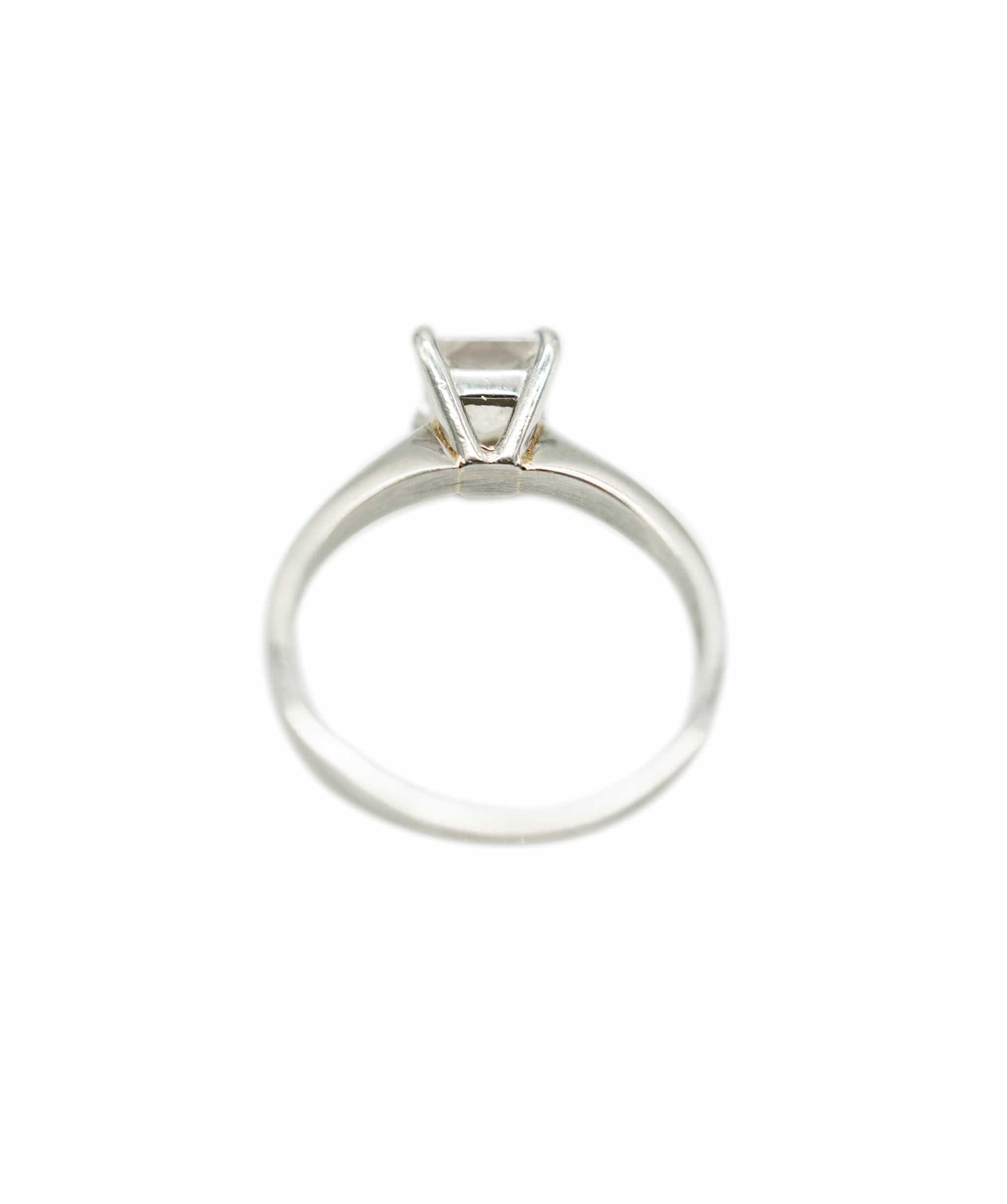 Luxury Promise Princess-cut diamond ring, apx 0.90ct, mounted in platinum Estimated grading: SI1 / H AHC 1039