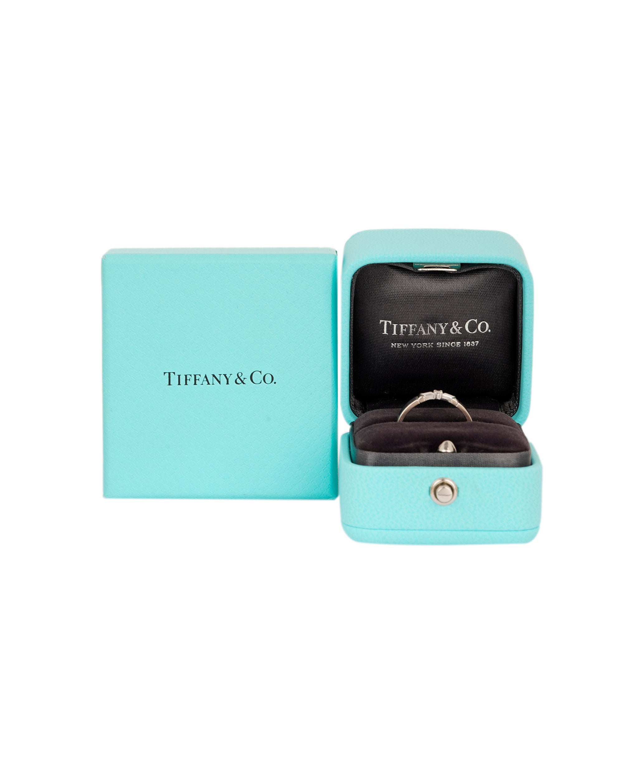 Tiffany & Co. 18K gold T True Ring with diamond AKC0754