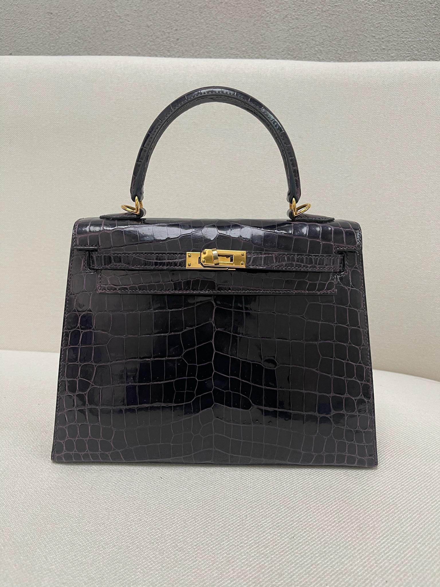 Preowned Kelly 25 Aubergine Shiny Alligator GHW stamp C SYCF1517