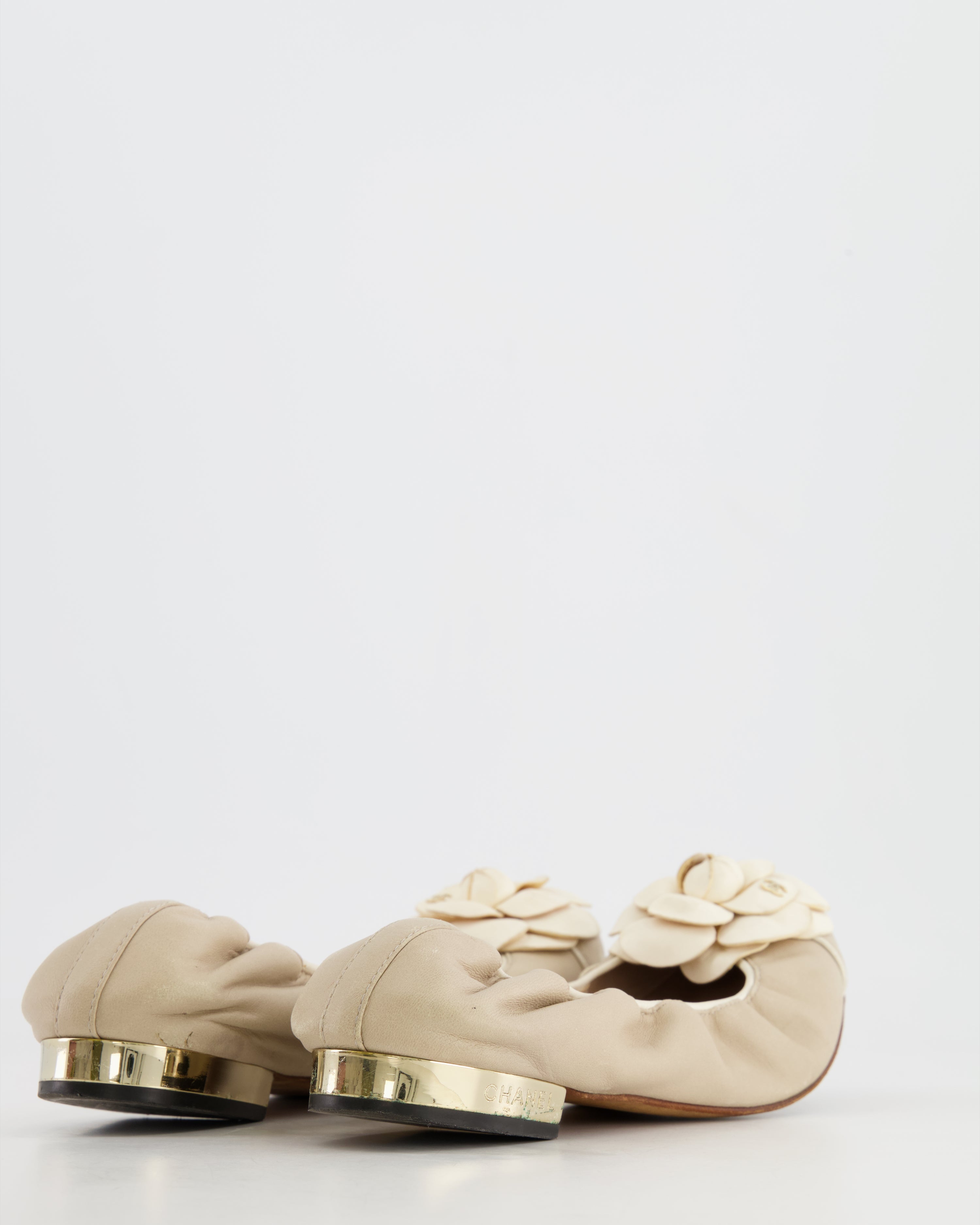 SLASH PRICE* Chanel Beige and White Leather Camélia Elasticated Ballerina with Gold CC Logo Detail Size EU 39