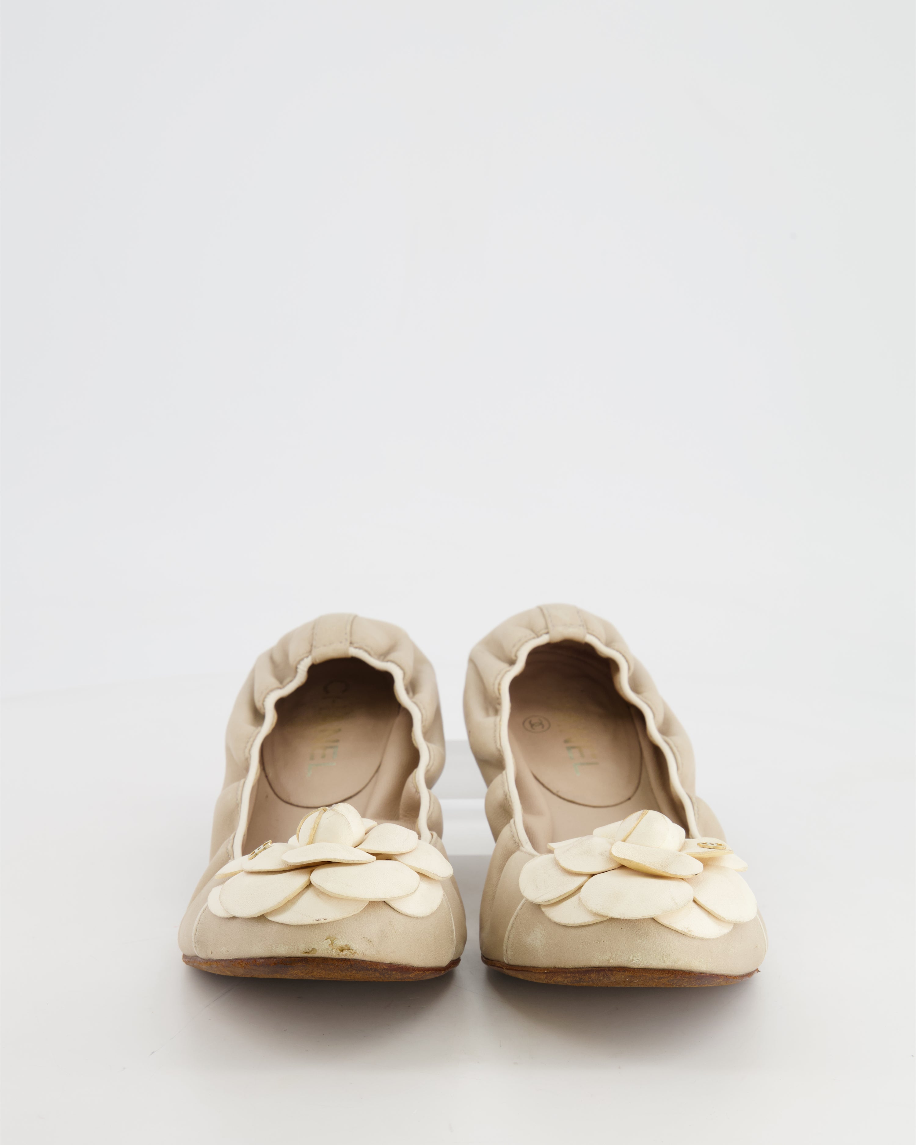 SLASH PRICE* Chanel Beige and White Leather Camélia Elasticated Ballerina with Gold CC Logo Detail Size EU 39