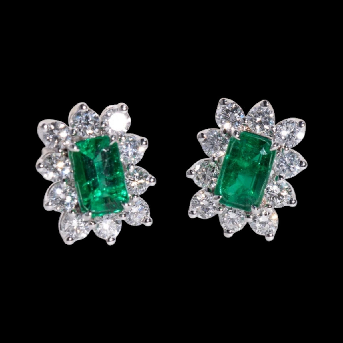1.07ct "Muzo Green"Emerald & 1.00ct Natural White Diamond Earrings set in 18K White Gold
