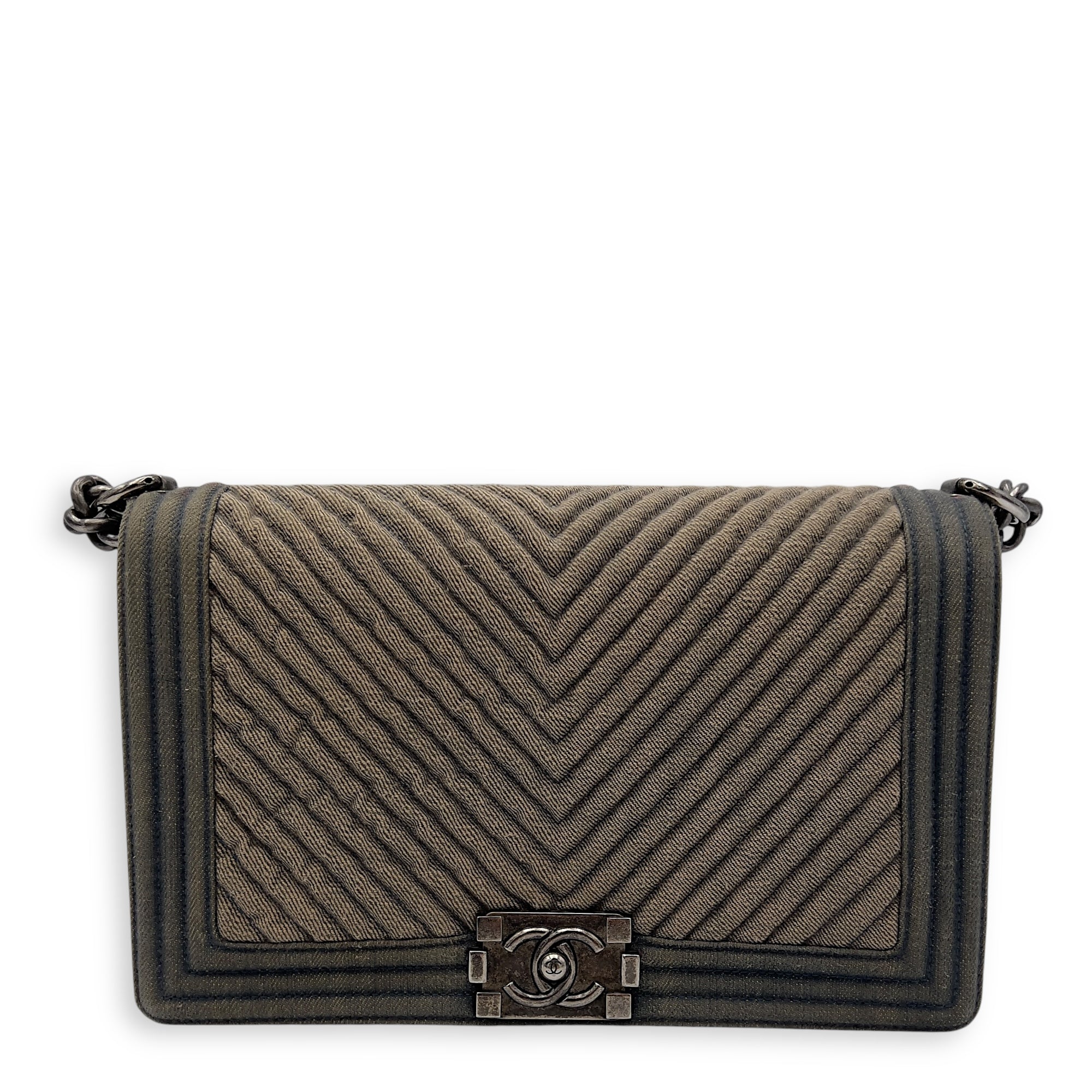 Chanel Boy Medium Blue Shoulder Bag in Denim, Ruthenium hardware S2503-005131AN