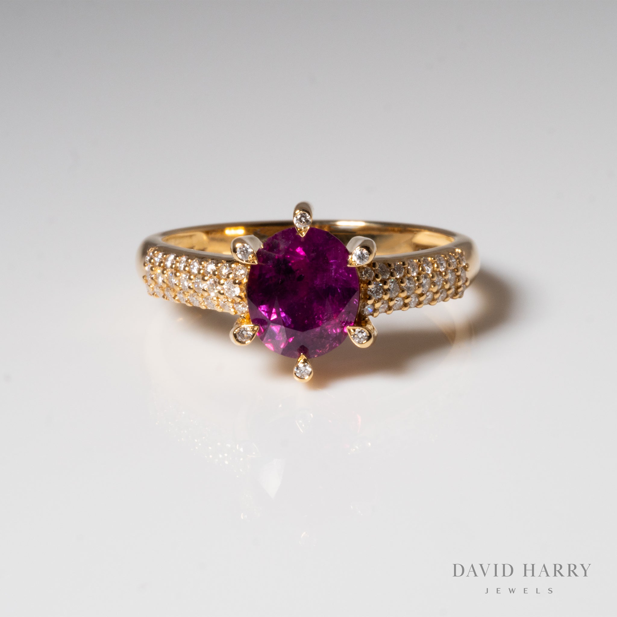 1.57ct Kashmir Purple Sapphire and 0.2ct Diamond 18K Gold Ring