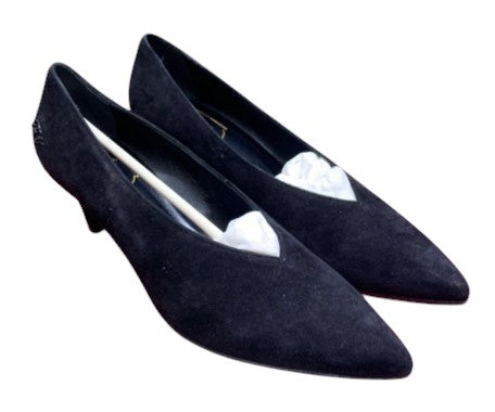 15. Roger Vivier Suede Pointed Toe Pumps - 37.5