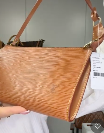 LOUIS VUITTON TAN POUCHETTE B110686R9