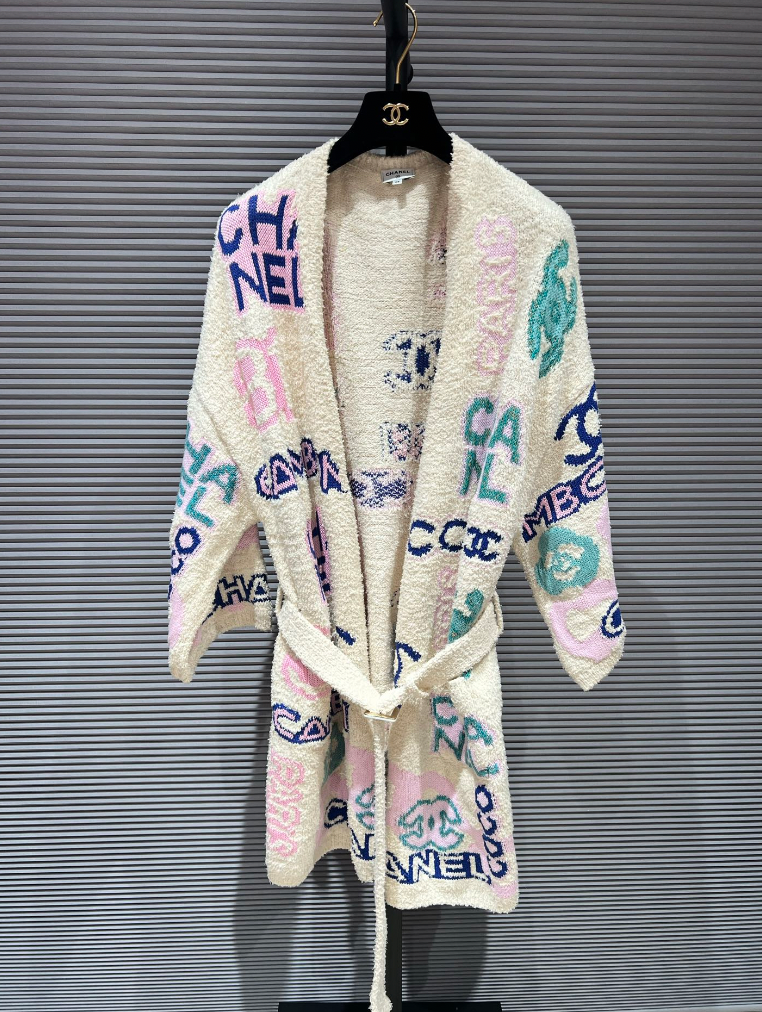 CHANEL COLLECTABLE KIMONO 38 FT101599