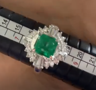 Pt900 Emerald Ring J0130NYG7E