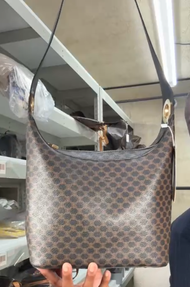 Celine Vintage Black Shoulder bag DBXL0149