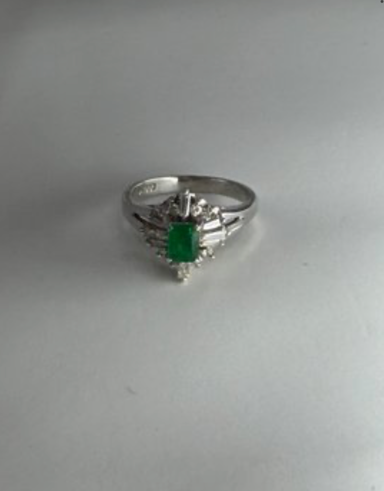plt sz 5.75 6g eme-0.5ct 0.49ctd ring  AFI042