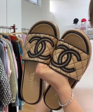 Jigi Chanel Black Beige Slip Ons SYC1724