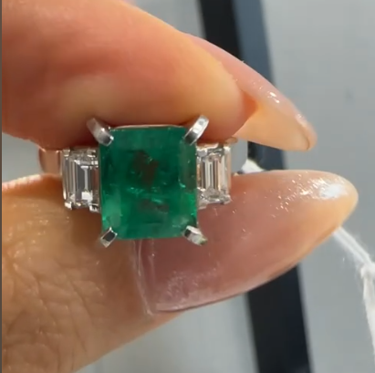 Pt900 2.37ct Emerald Ring J0615T5BHM