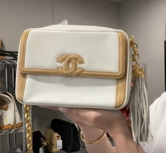 CHANEL white leather coco mark 1B07048FQU6