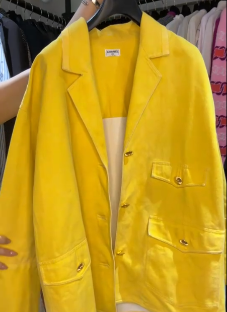 CHANEL YELLOW DENIM JACKET FT102341