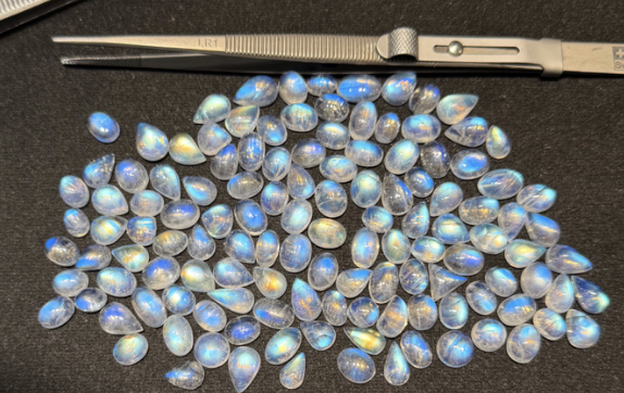 Natural Blue Moonstone Cabs (from srilanka)(price per 1 stone) THAI0063S