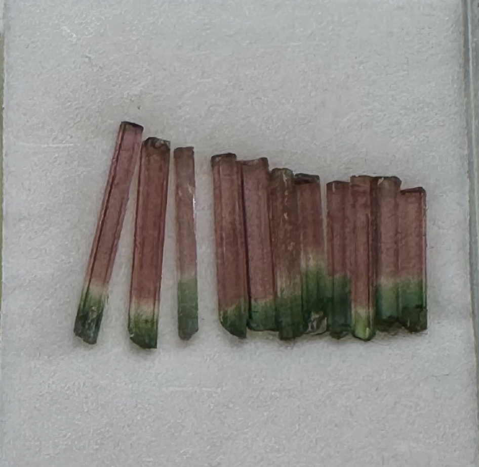 8.25CT ROUGH BICOLOR TOURMALINE SET DXBCS6210