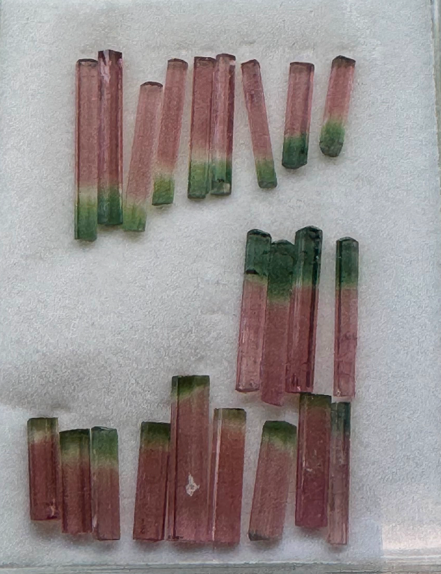15.28CT ROUGH BICOLOR TOURMALINE SET DXBCS6212