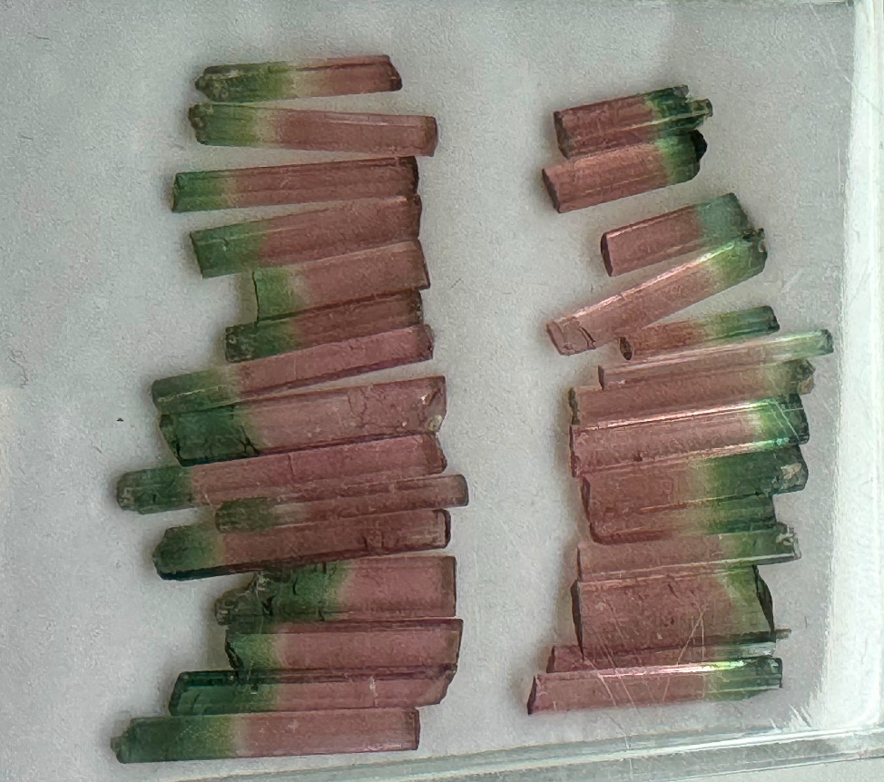 17.09CT ROUGH BICOLOR TOURMALINE SET DXBCS6218