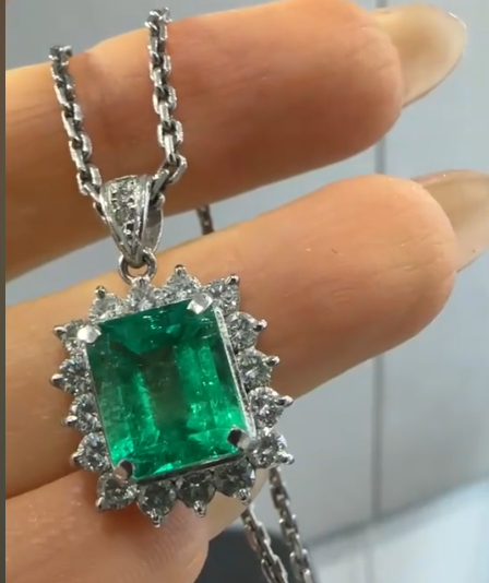 Pt900/Pm850 2.9ct Emerald Necklace J0622AN4WB