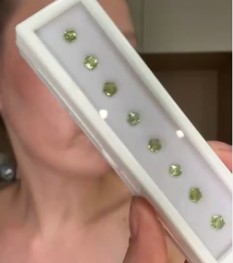 Peridot stars for Julie  DXBCS6520