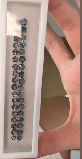 Bluish grey star spinel set for Dina DXBCS6491