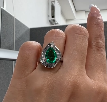 1.53ct pear shape emerald SYC1996