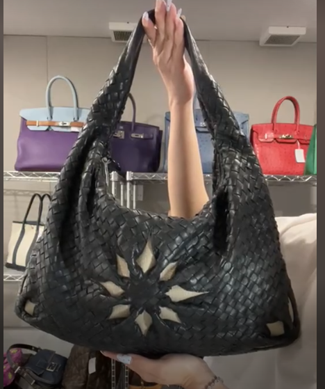 BOTTEGA VENETA Leather Black Intrecciato Hobo B0722RNPQS