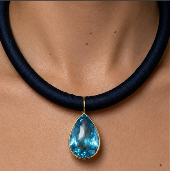 CL SEDA GROSSO COM PINGENTE GOTA COM CENTRO - ouro18k NECKLACE DXBCS6270