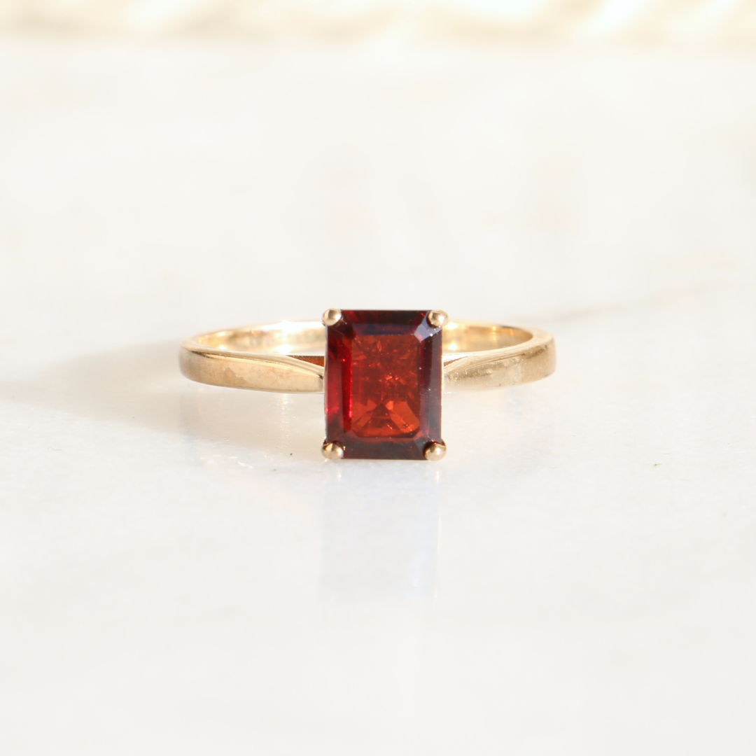 9ct Gold Emerald Cut Garnet Ring