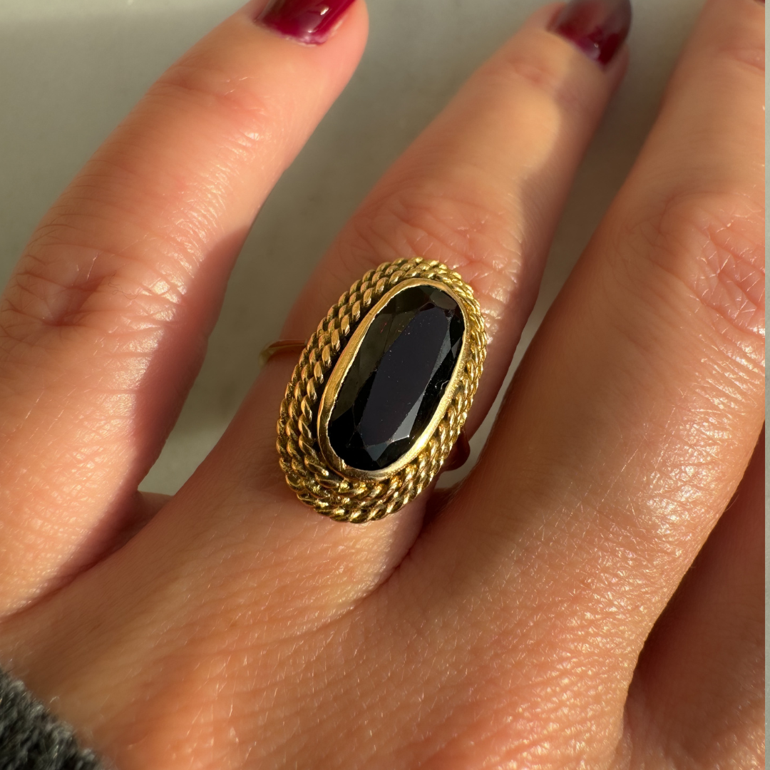 9ct Gold Vintage Large Oval Filgee Garnet Ring