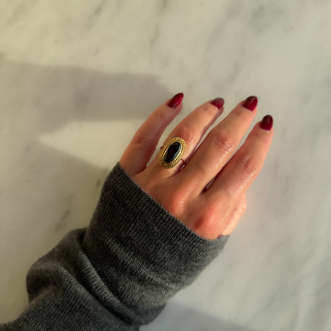 9ct Gold Vintage Large Oval Filgee Garnet Ring