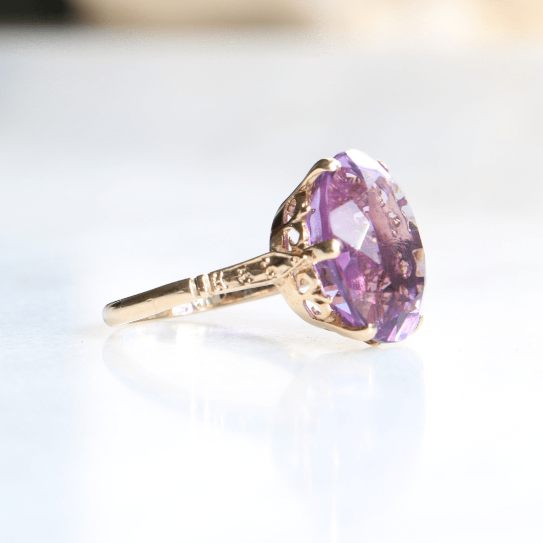 9ct Gold Vintage Oval Cut Amethyst Ring