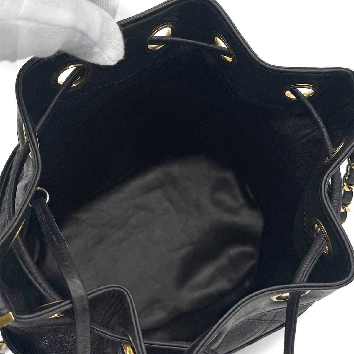 VINTAGE CHANEL BICOLORE DRAWSTRING CHAIN SHOULDER BAG BLACK LAMB SKIN GOLD HARDWARE 90319931