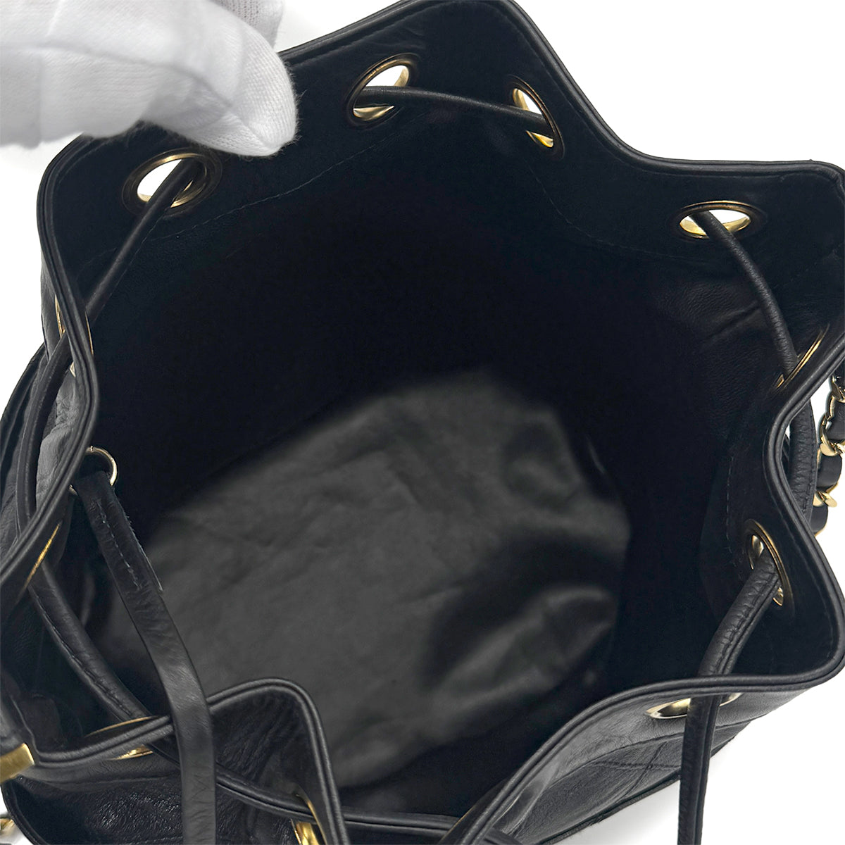 VINTAGE CHANEL BICOLORE DRAWSTRING CHAIN SHOULDER BAG BLACK LAMB SKIN GOLD HARDWARE 90319931