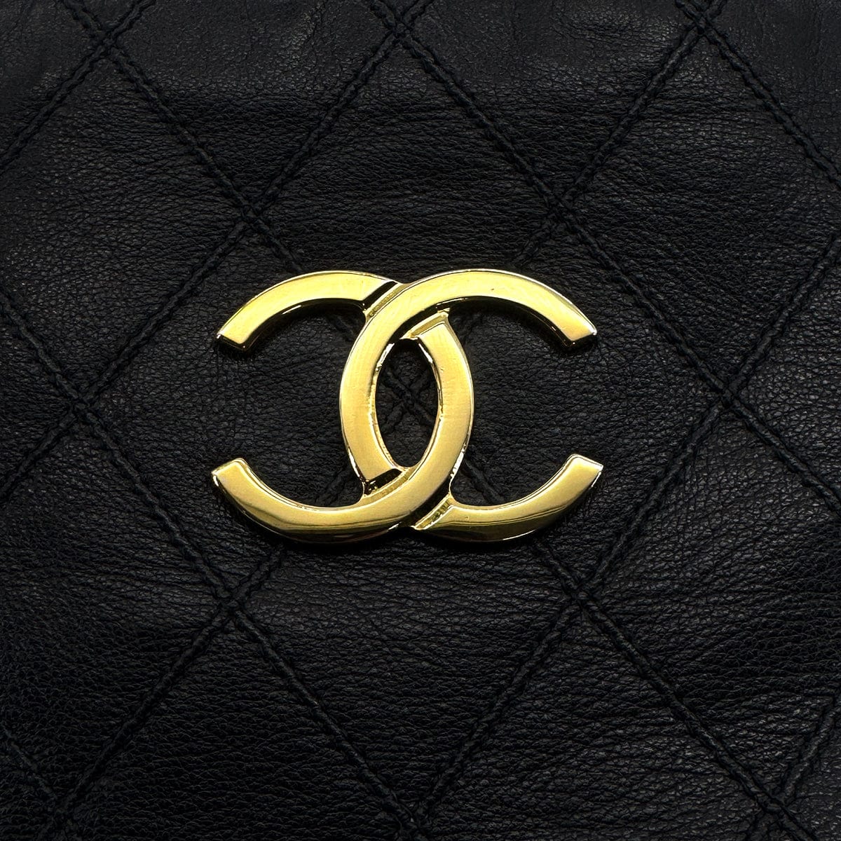 VINTAGE CHANEL BICOLORE DRAWSTRING CHAIN SHOULDER BAG BLACK LAMB SKIN GOLD HARDWARE 90319931