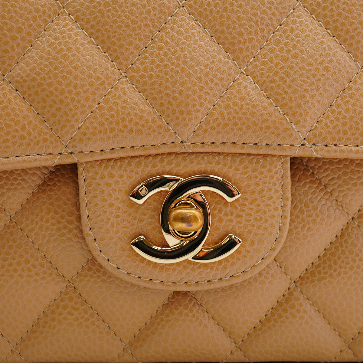 VINTAGE CHANEL CLASSIC FLAP MEDIUM CHAIN SHOULDER BAG BEIGE CAVIAR SKIN GOLD HARDWARE 90343003