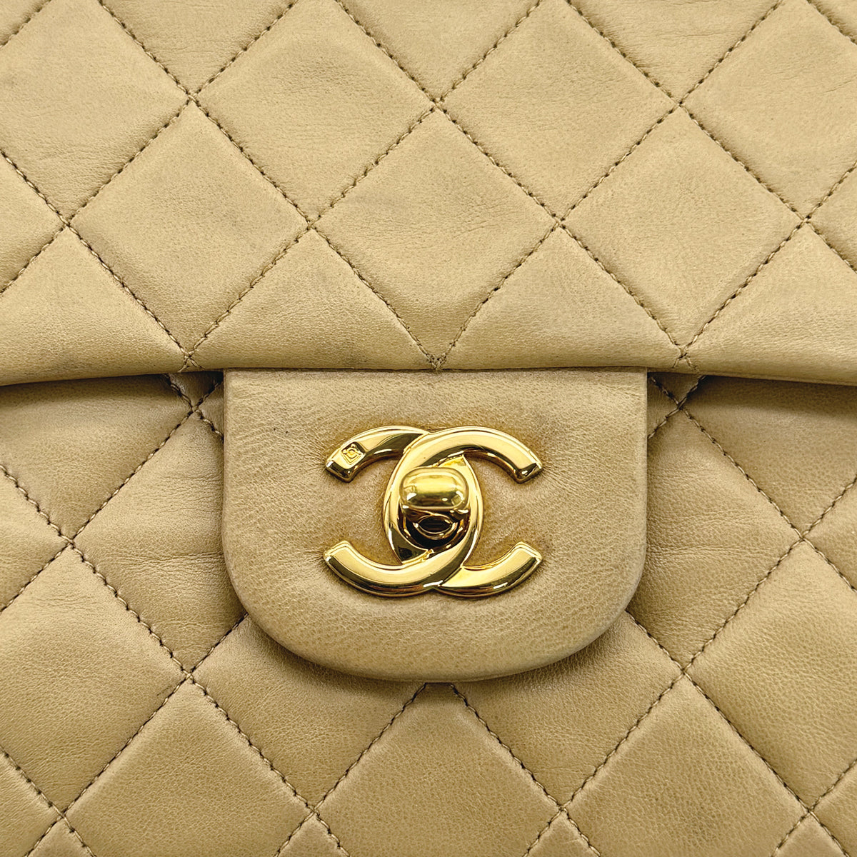 VINTAGE CHANEL CLASSIC FLAP MEDIUM CHAIN SHOULDER BAG BEIGE LAMB SKIN GOLD HARDWARE 90309819