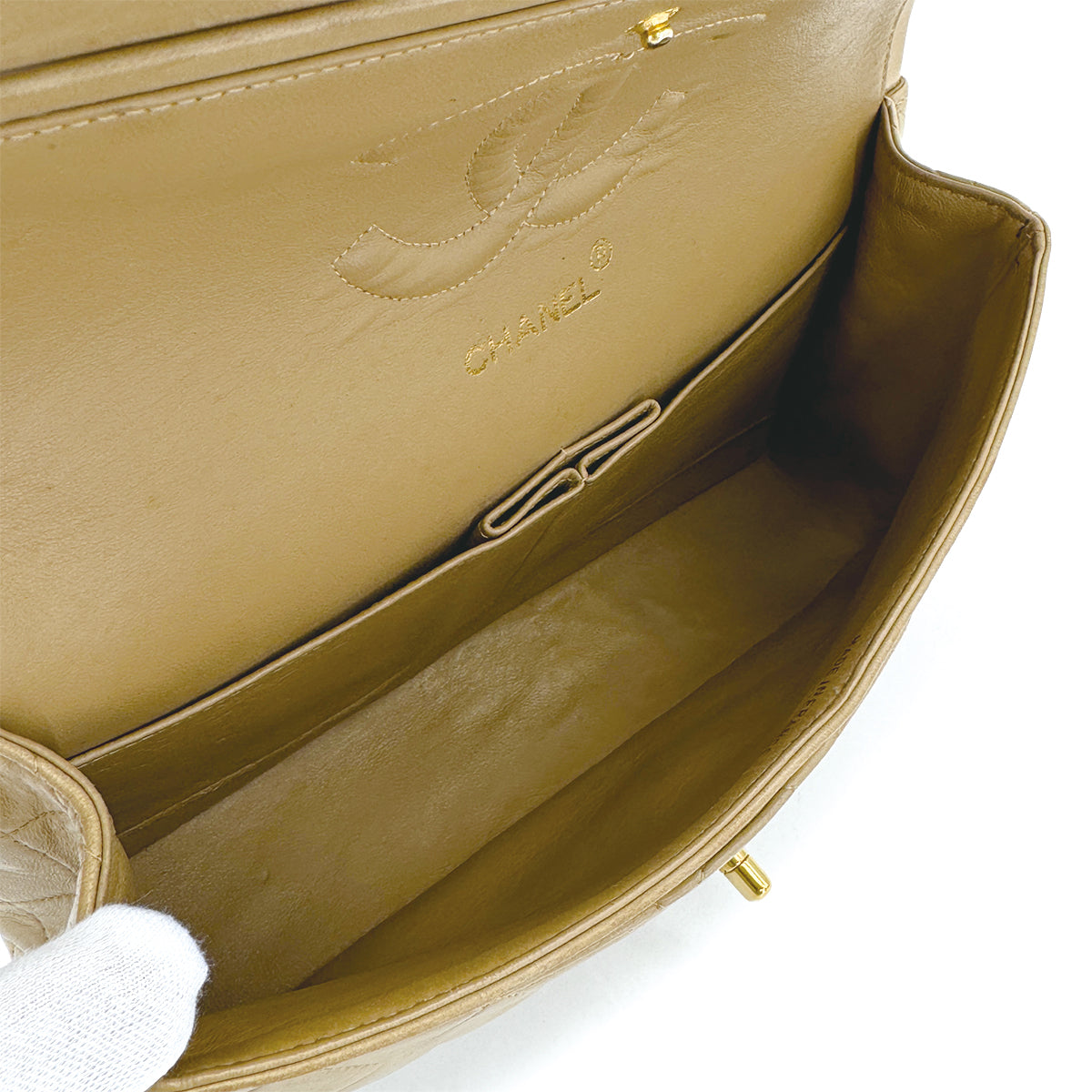VINTAGE CHANEL CLASSIC FLAP MEDIUM CHAIN SHOULDER BAG BEIGE LAMB SKIN GOLD HARDWARE 90309819