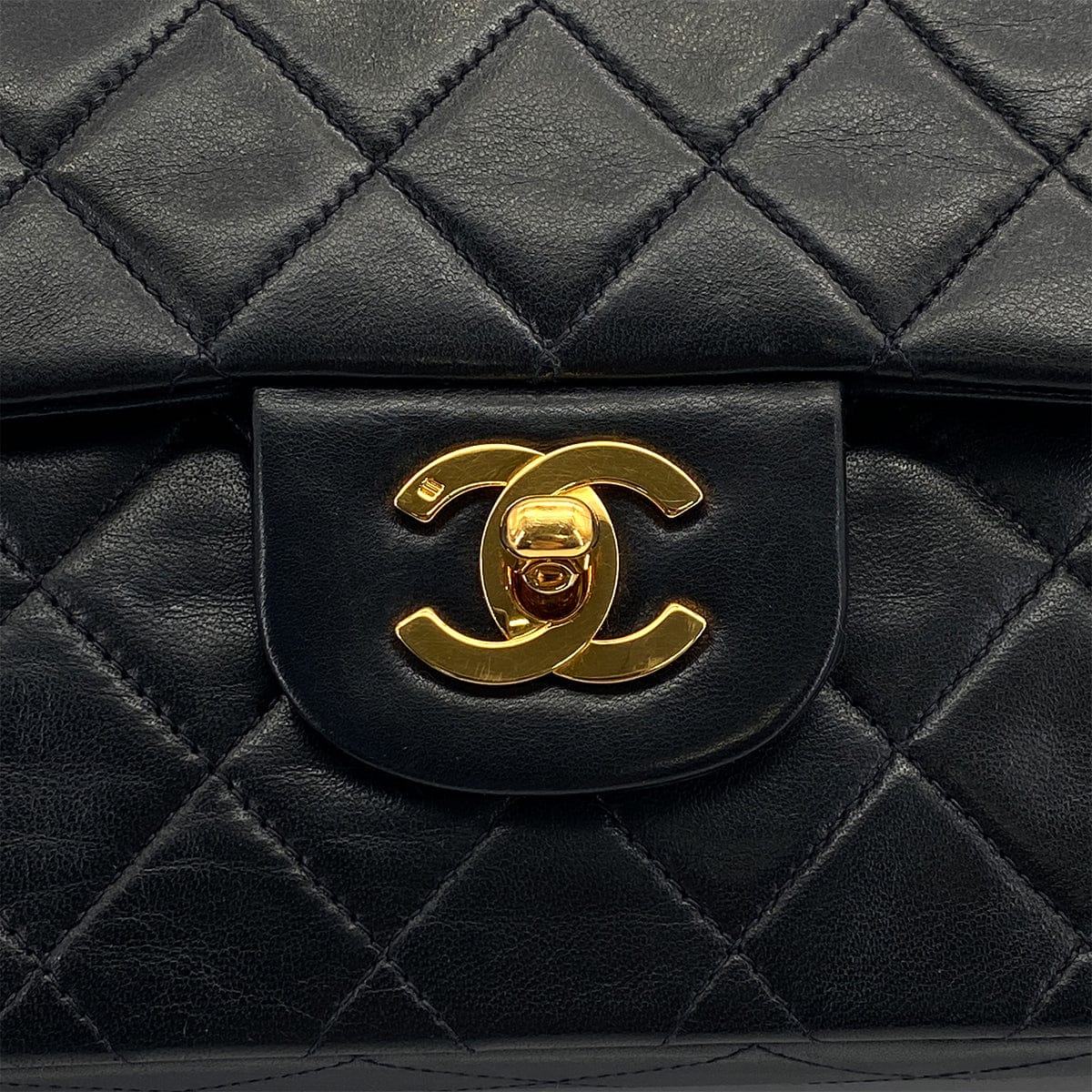 VINTAGE CHANEL CLASSIC FLAP MEDIUM CHAIN SHOULDER BAG BLACK LAMB SKIN GOLD HARDWARE 90318724