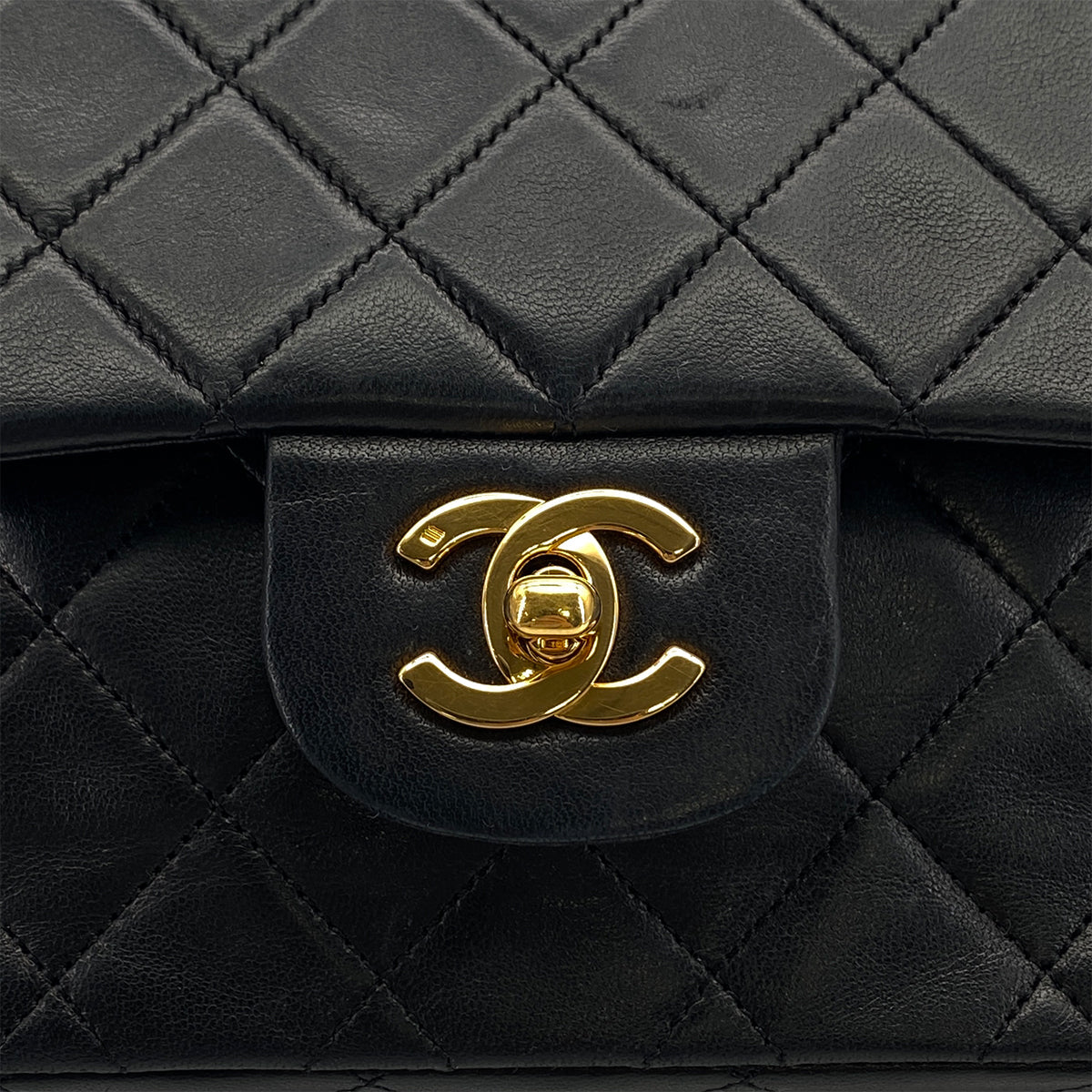 VINTAGE CHANEL CLASSIC FLAP MEDIUM CHAIN SHOULDER BAG BLACK LAMB SKIN GOLD HARDWARE 90324635
