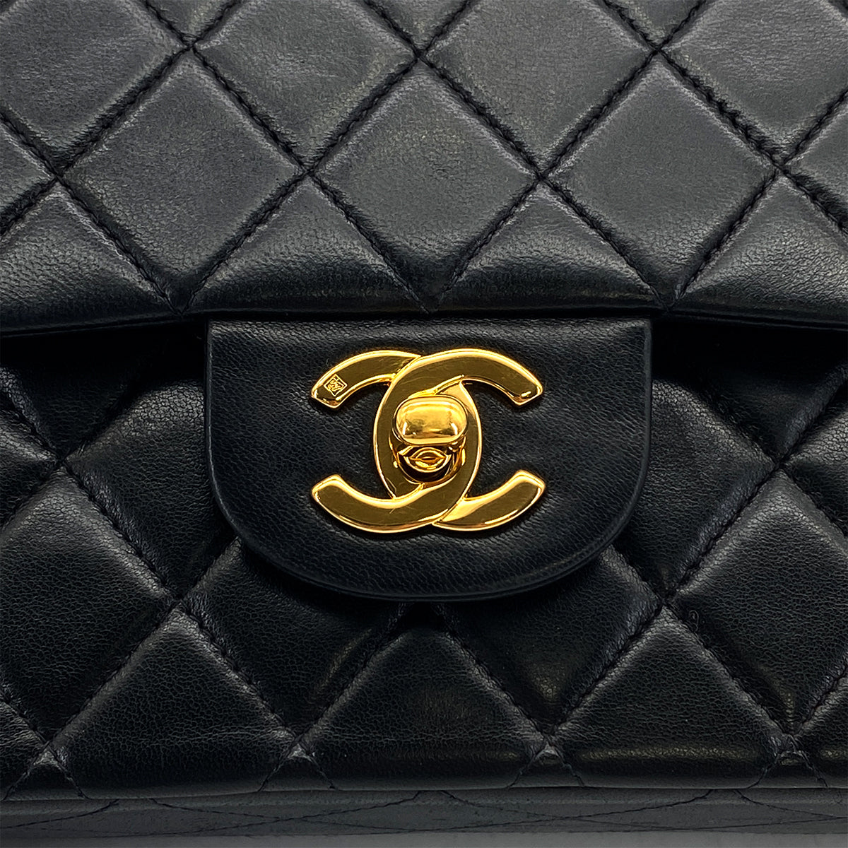 VINTAGE CHANEL CLASSIC FLAP MEDIUM CHAIN SHOULDER BAG BLACK LAMB SKIN GOLD HARDWARE 90324824