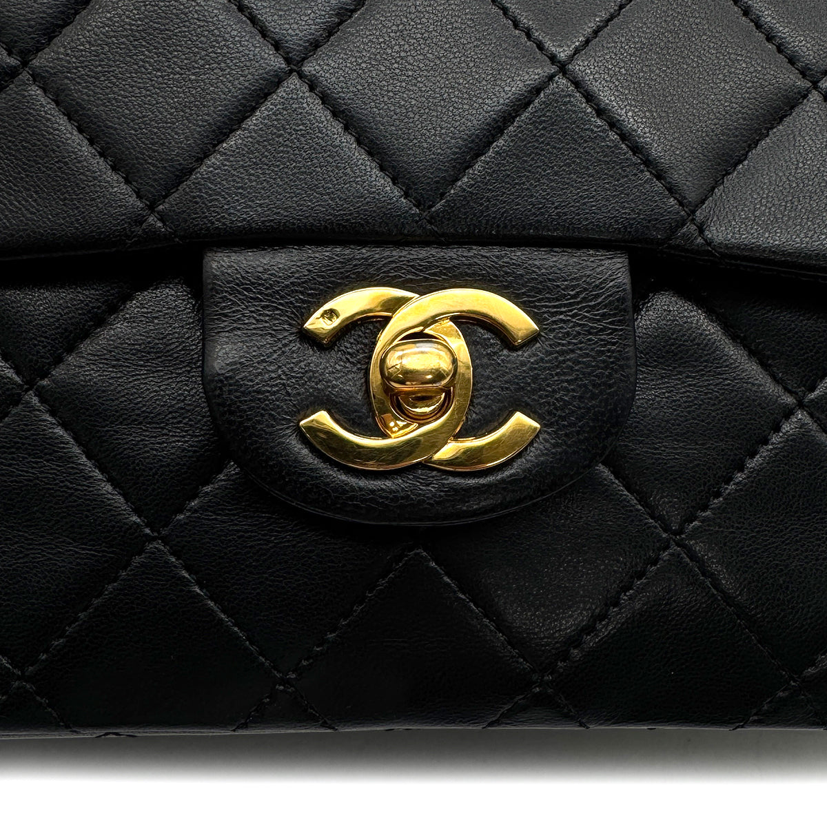 VINTAGE CHANEL CLASSIC FLAP MEDIUM CHAIN SHOULDER BAG BLACK LAMB SKIN GOLD HARDWARE 90329237