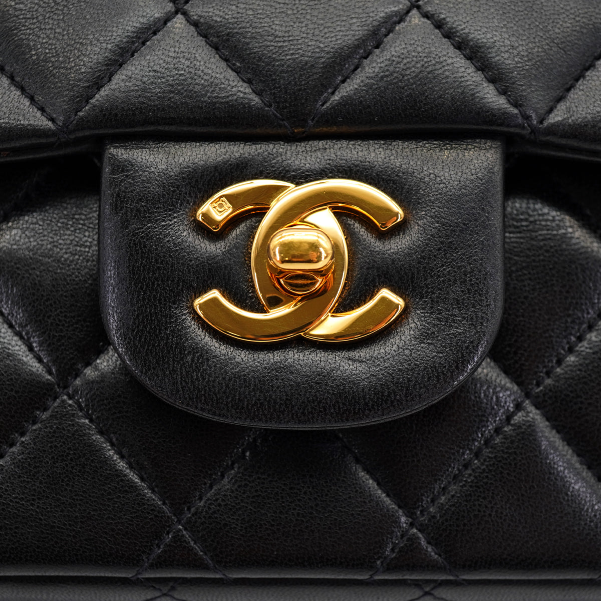 VINTAGE CHANEL CLASSIC FLAP MEDIUM CHAIN SHOULDER BAG BLACK LAMB SKIN GOLD HARDWARE 90333715