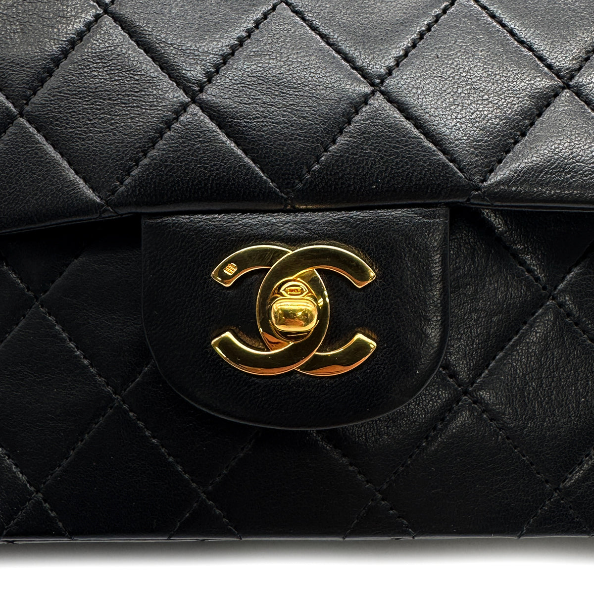 VINTAGE CHANEL CLASSIC FLAP MEDIUM CHAIN SHOULDER BAG BLACK LAMB SKIN GOLD HARDWARE 90316164