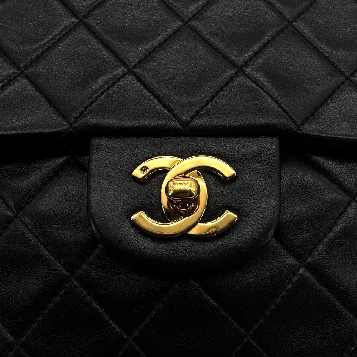 VINTAGE CHANEL CLASSIC FLAP MEDIUM CHAIN SHOULDER BAG BLACK LAMB SKIN GOLD HARDWARE 90319925